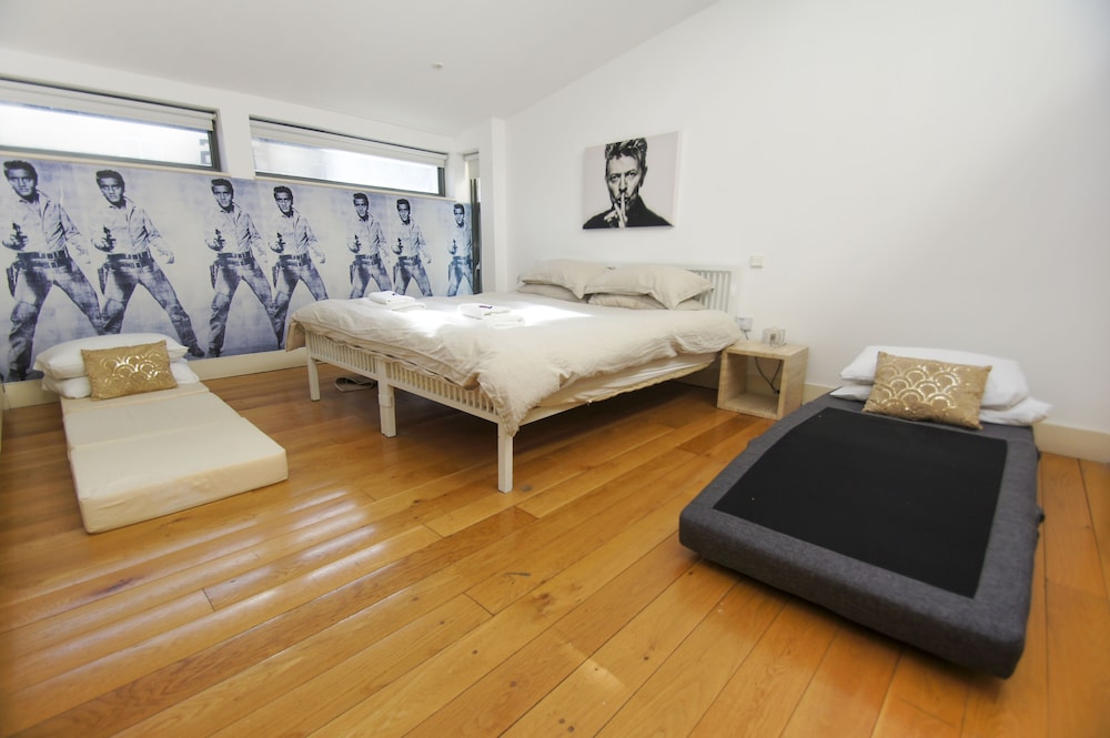 Luxury House photo 3