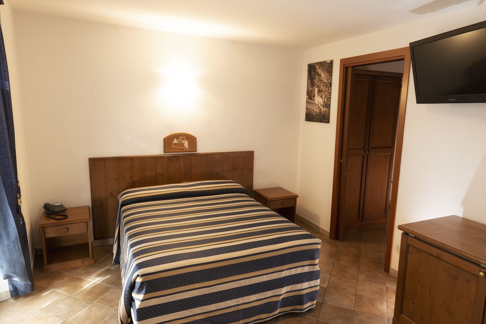 Single Room, Kitchen