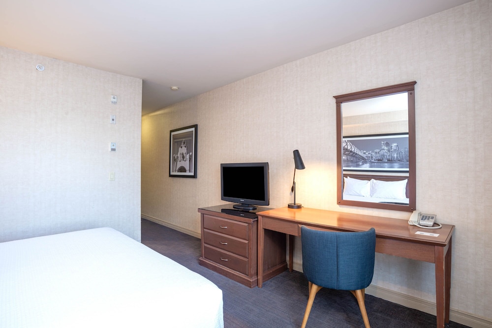 Standard Room, 1 King Bed - Photo 3