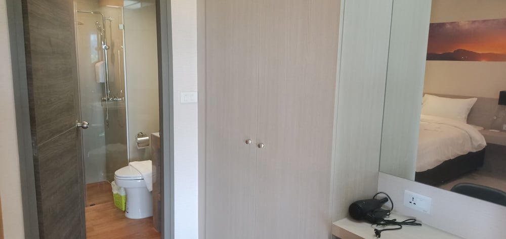 Standard Twin Room - Photo 7