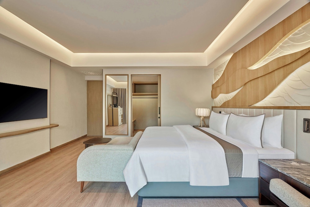 Executive Villa, 1 King Bed, Balcony, Resort View