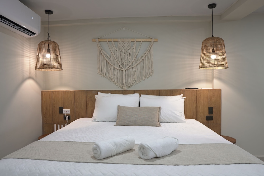 Superior Studio, 1 King Bed, Beach View