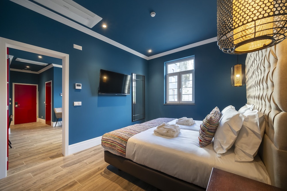 Suite - Photo 1