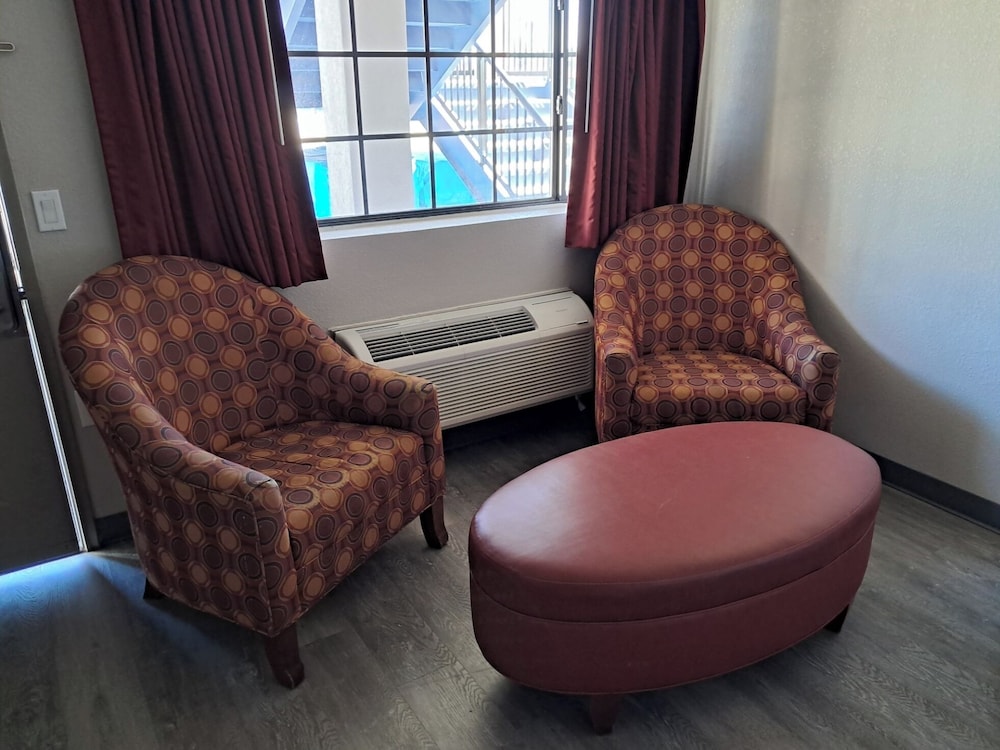 Room, 1 King Bed, Non Smoking - Photo 2