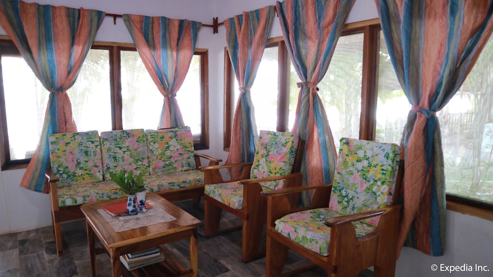 Beach Front Cottage photo 2