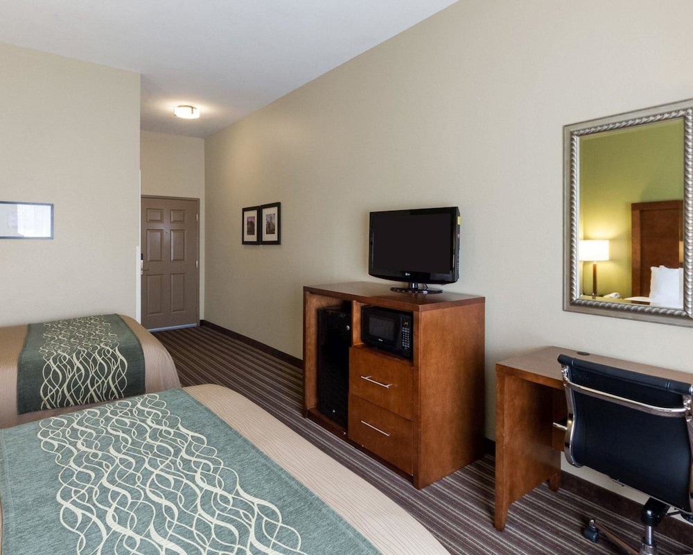Standard Room, 2 Queen Beds, Non Smoking - Photo 4