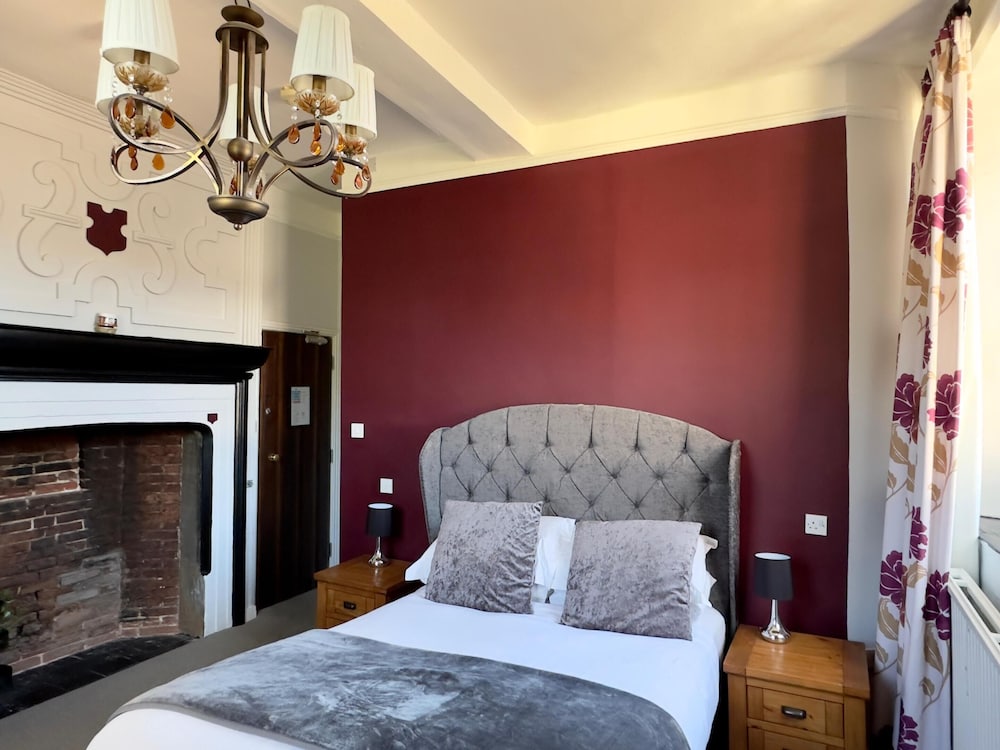 Deluxe Double Room, Ensuite - Photo 2