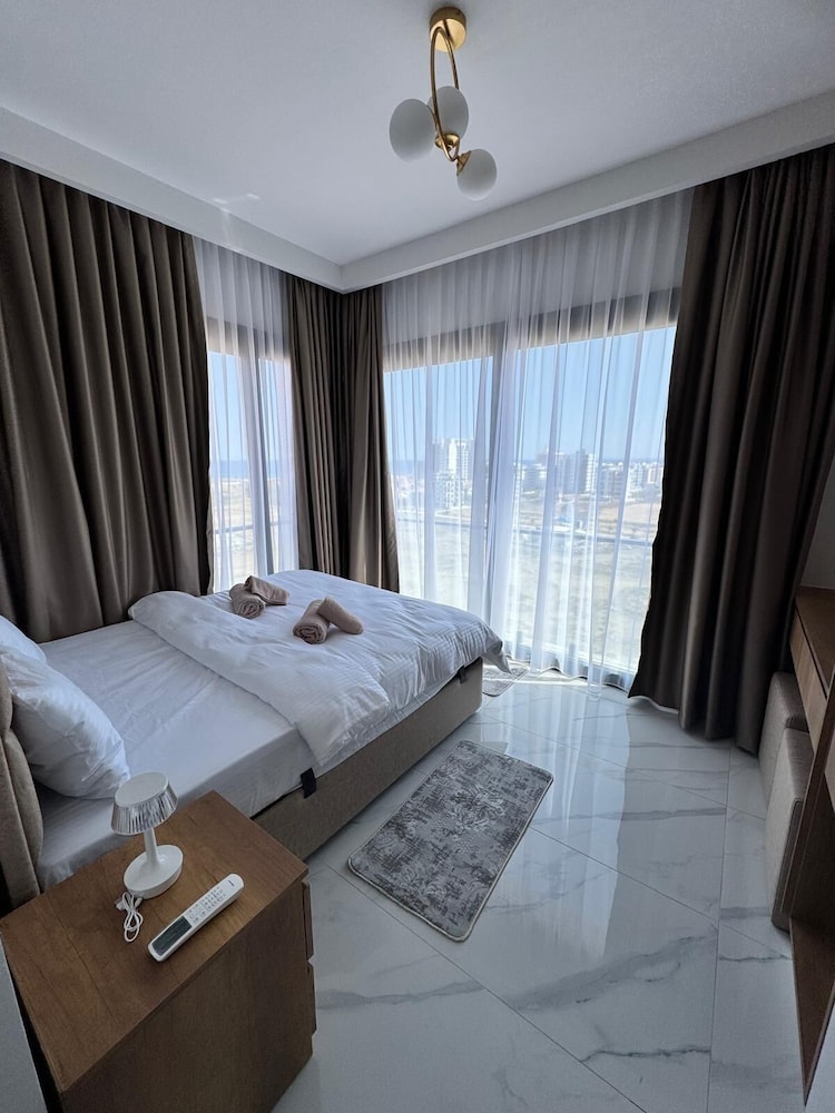 Deluxe Apartment, Pool View