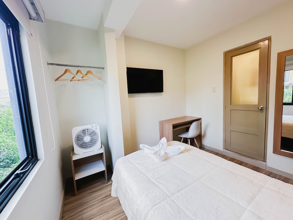 Comfort Room, 1 Bedroom, City View