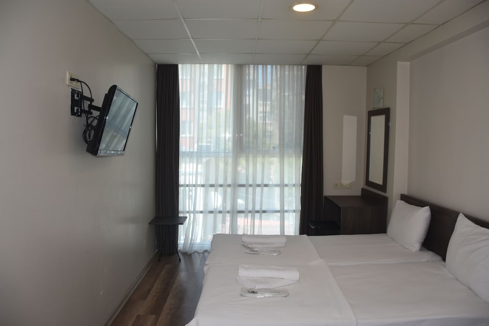 Standard Double or Twin Room photo 1