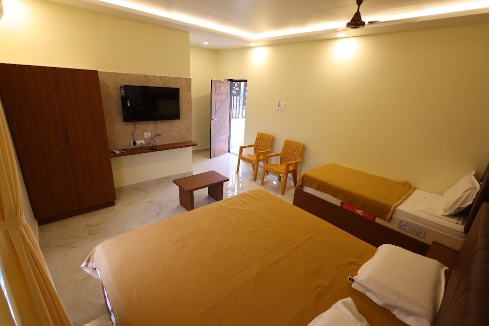 Deluxe Triple Room, City View