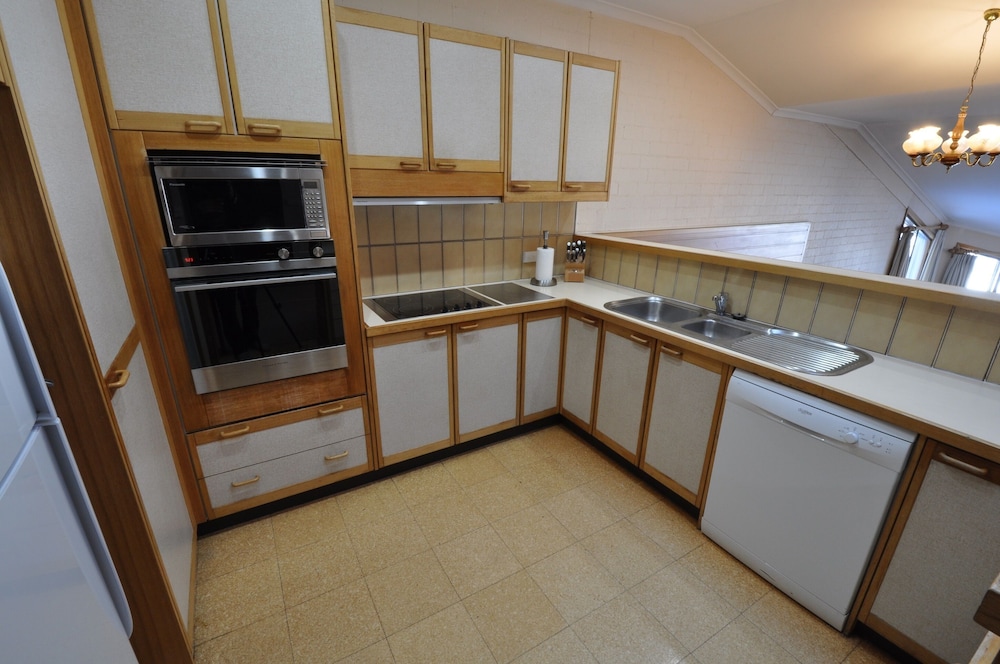 Salzburg 3 Bedroom Apartment (sleeps 8) photo 3