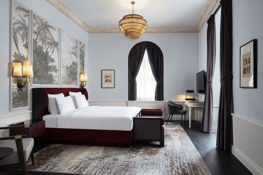 Suite, 1 King Bed with Sofa bed, Non Smoking thumbnail 5