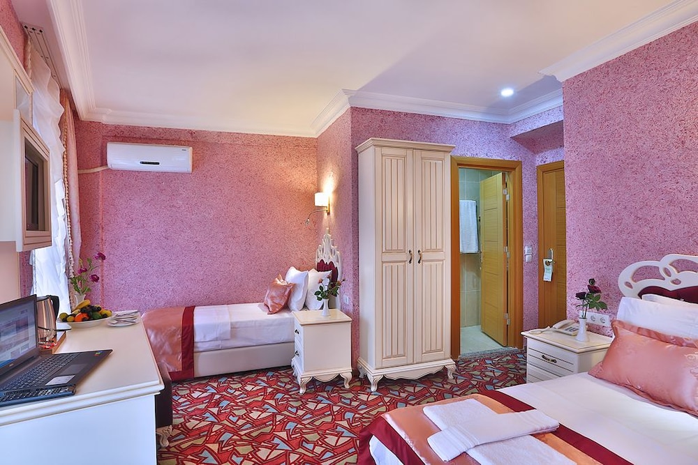 Superior Triple Room photo 2