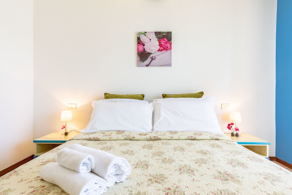 Standard Double Room, 1 Double Bed, Refrigerator & Microwave photo 1