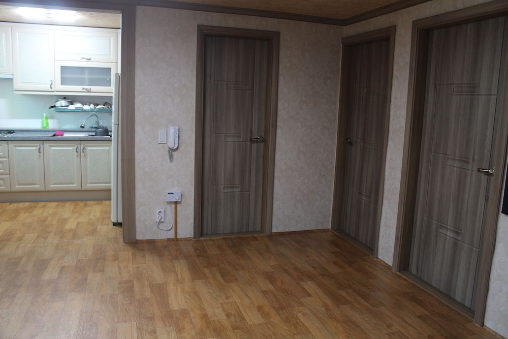Room, 2 Bedrooms photo 1