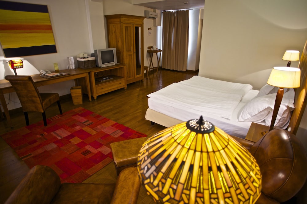 Deluxe Room - Photo 9