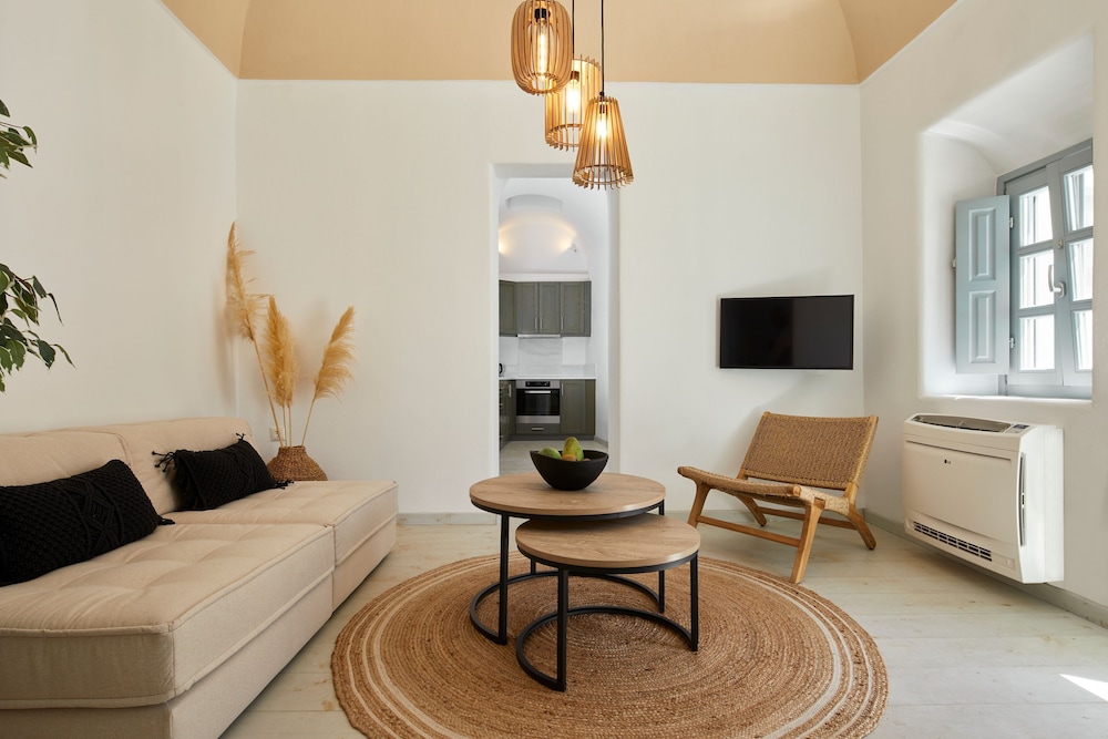 Canava House - Photo 1