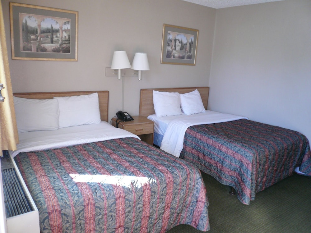Economy Double Room, 2 Double Beds, Smoking photo 1