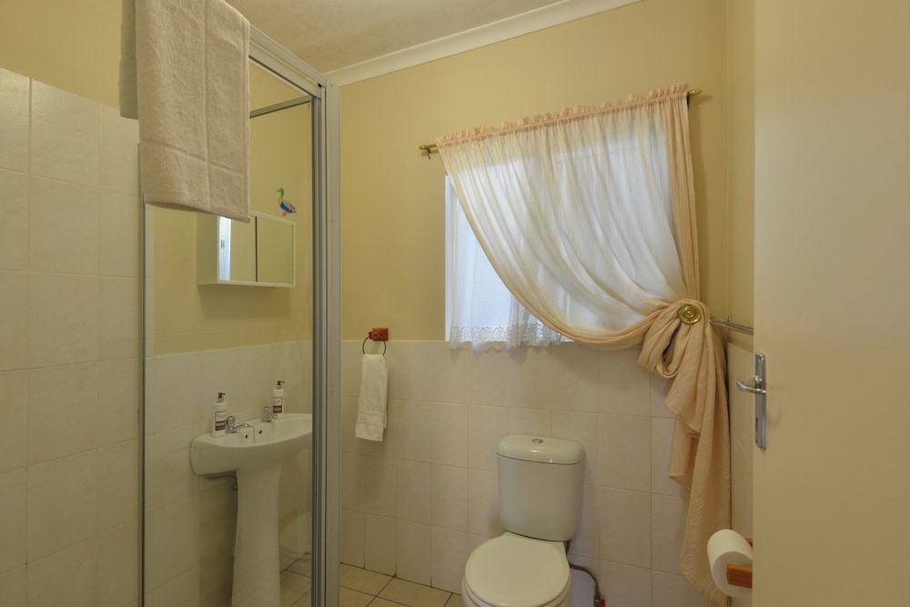 Queen Room - Photo 9
