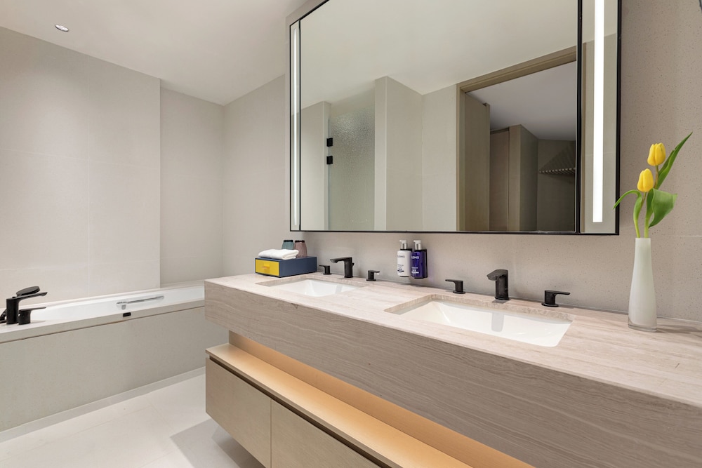 Suite (Charming)