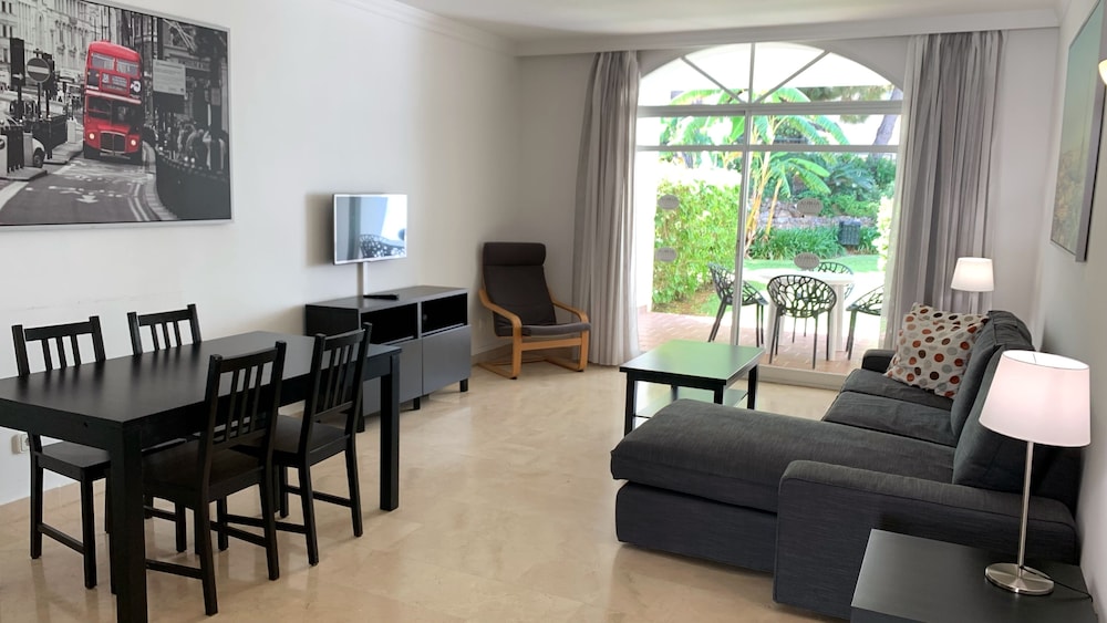 Casa Adosada, 2 Habitaciones, Terraza en la Azotea y Jardín (4 Personas)