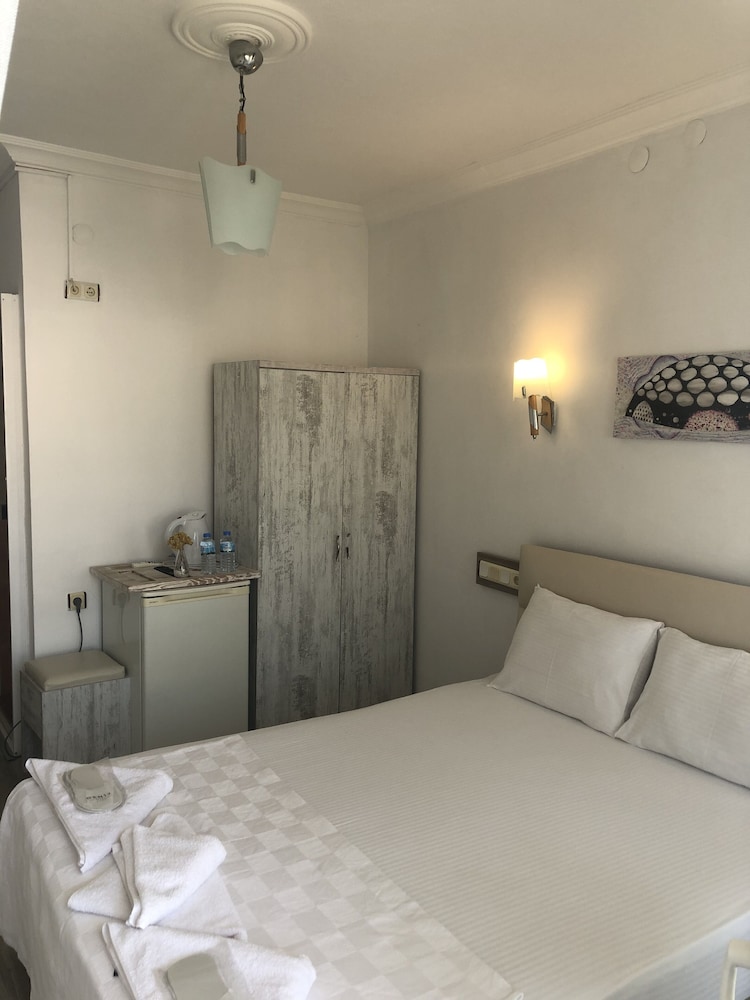 Standard Double Room, Partial Sea View