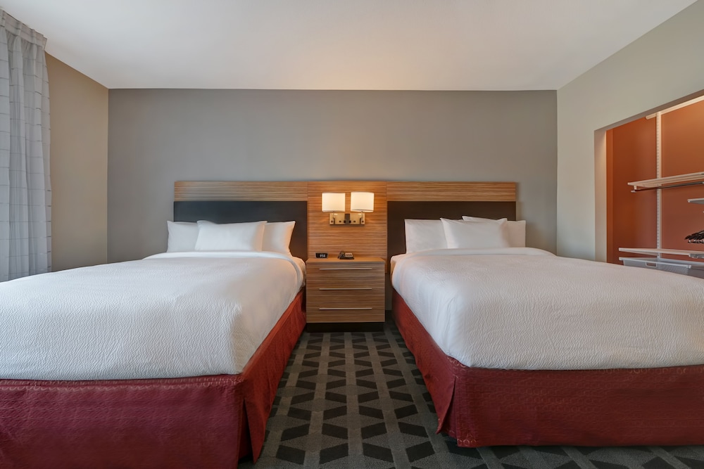 Studio, 2 Queen Beds (Mobility/Hearing Access, Roll-In Shwr)