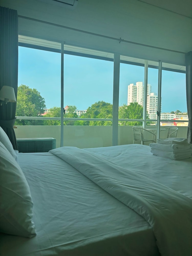 Comfort Condo, 1 King Bed with Sofa bed photo 3