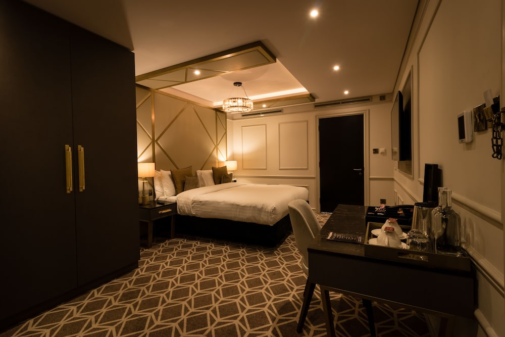 Luxury Suite, Balcony