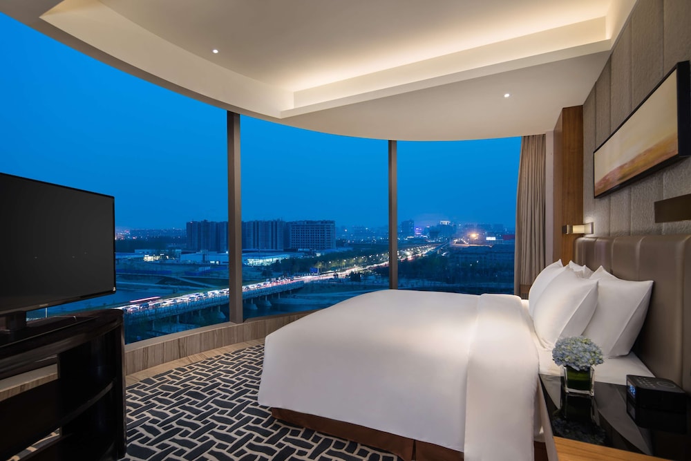 Deluxe Suite, 1 Bedroom - Photo 1