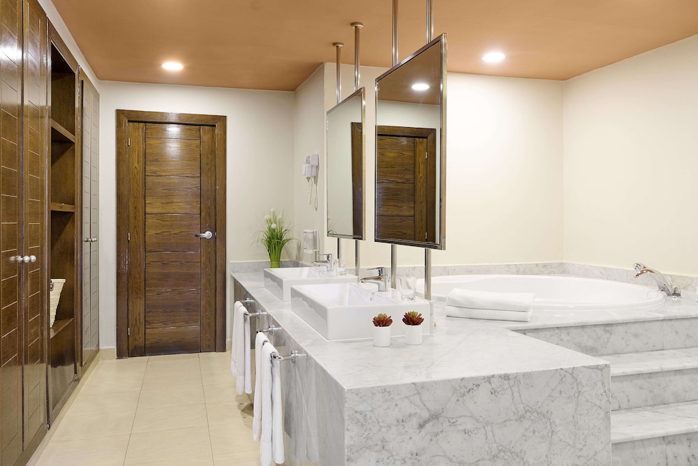 Junior Suite, Beachfront - Photo 2
