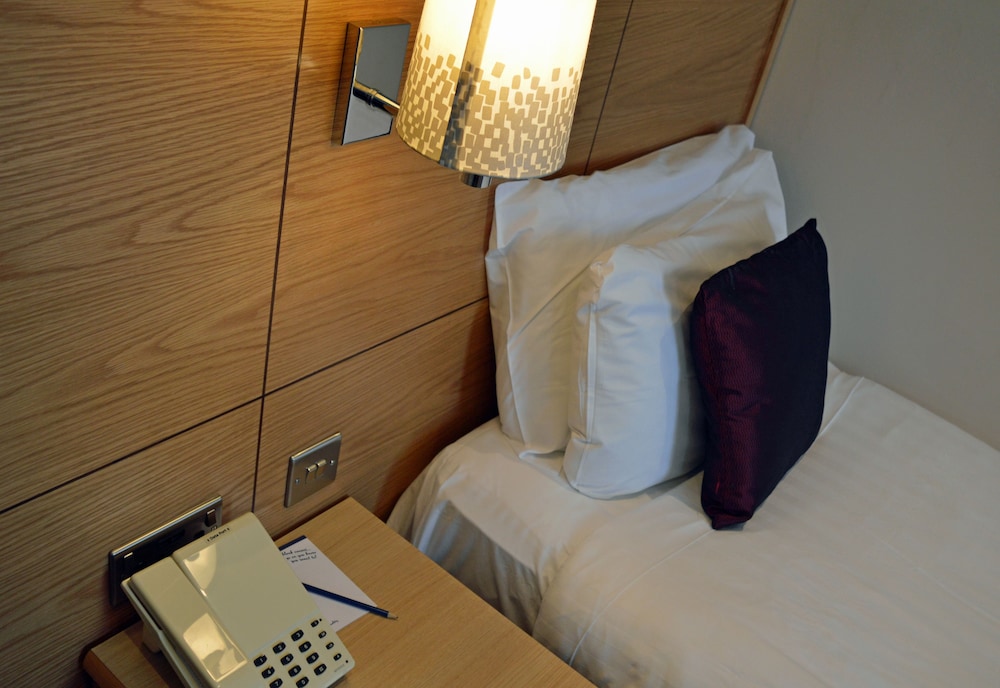 Standard Room, Multiple Beds, Non Smoking - Photo 2