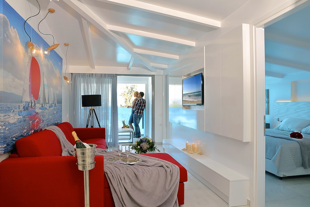 Design Suite, 1 King Bed, Non Smoking (Superior) photo 2