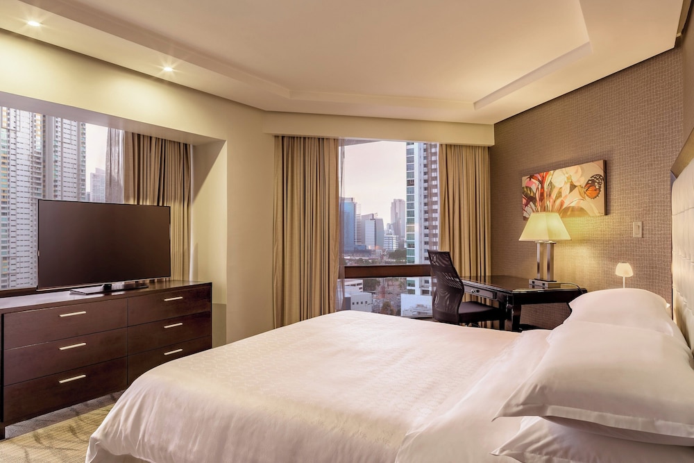 Deluxe Room, 1 King Bed - Photo 3