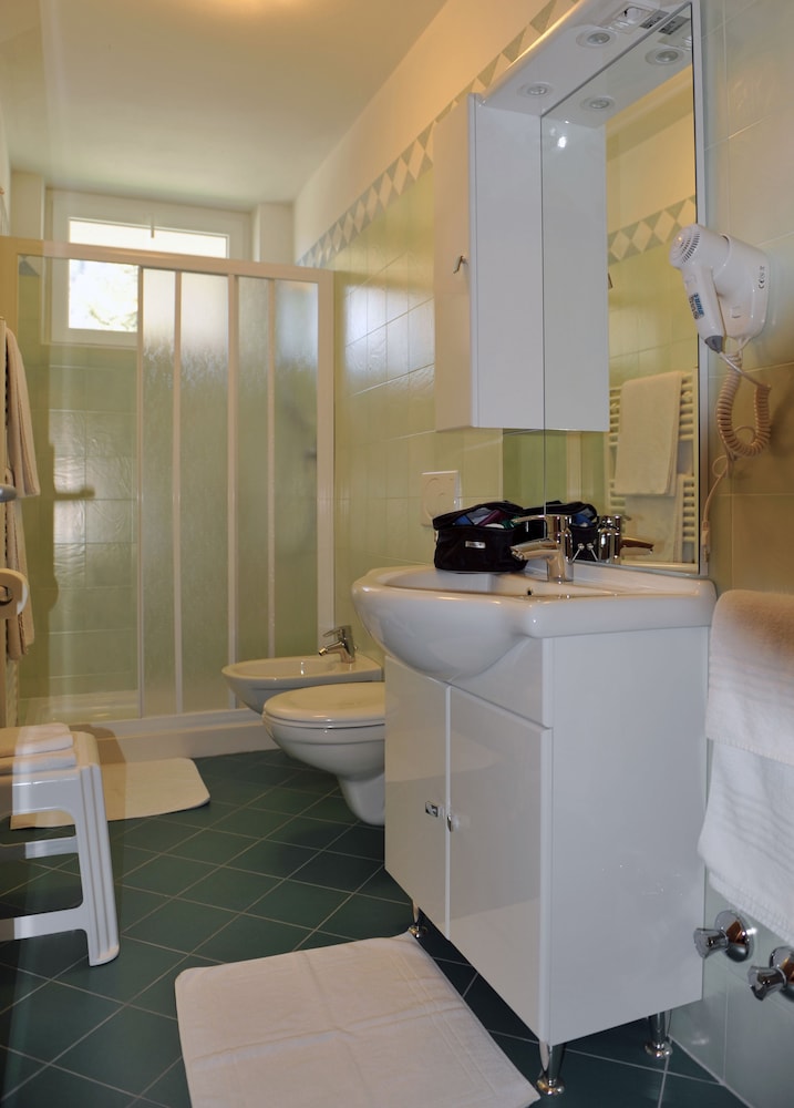 Classic Triple Room photo 2