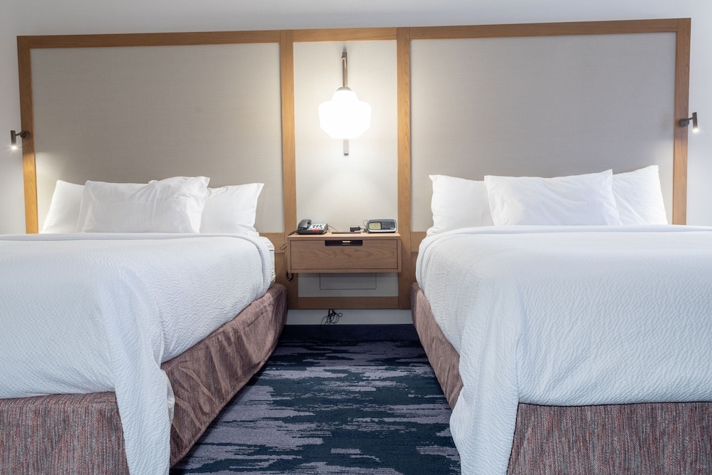 Room, 2 Queen Beds (Mobility/Hearing Accessible, Tub) - Photo 2