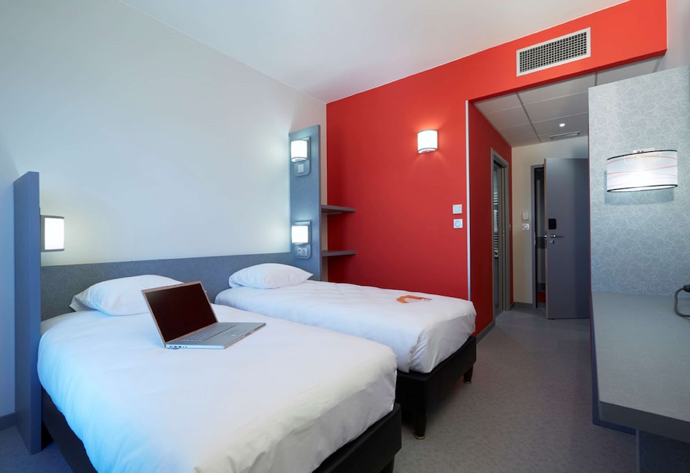 Standard Room, Multiple Beds photo 1