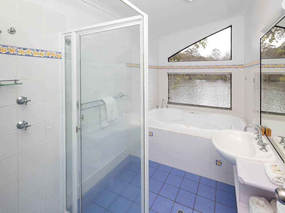 Superior Riverfront 2 Bedroom Villa photo 2