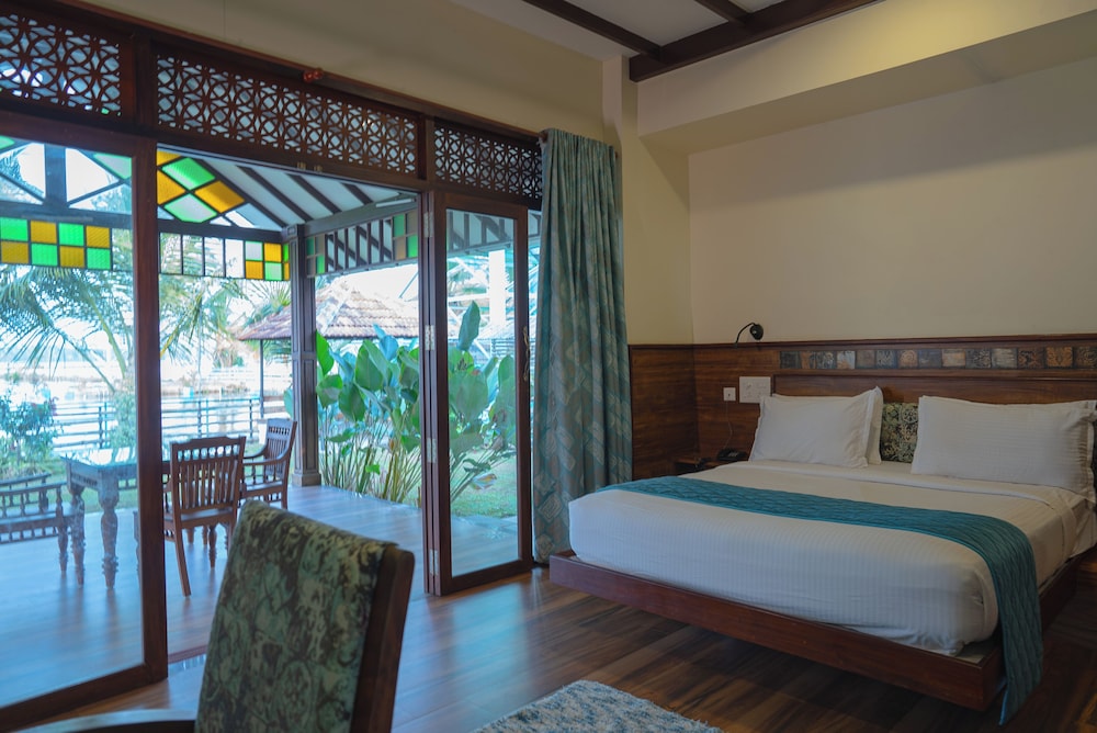 Panoramic Cottage, 1 Queen Bed, Lake View, Lakeside photo 3