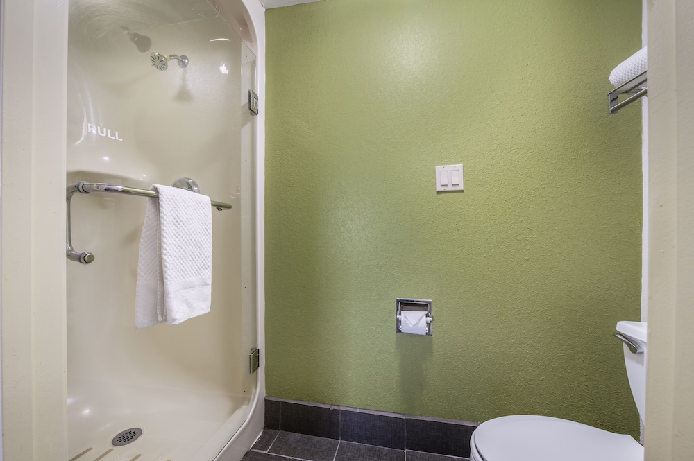 Standard Room, 1 King Bed, Non Smoking - Photo 3