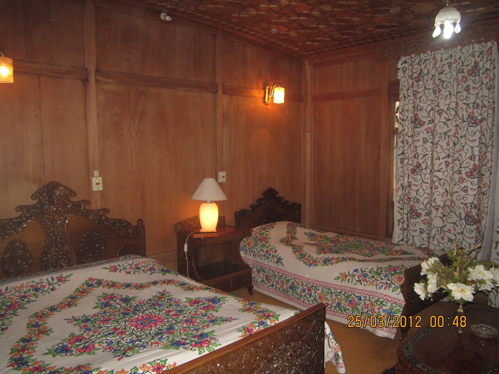 Deluxe Room - Photo 1