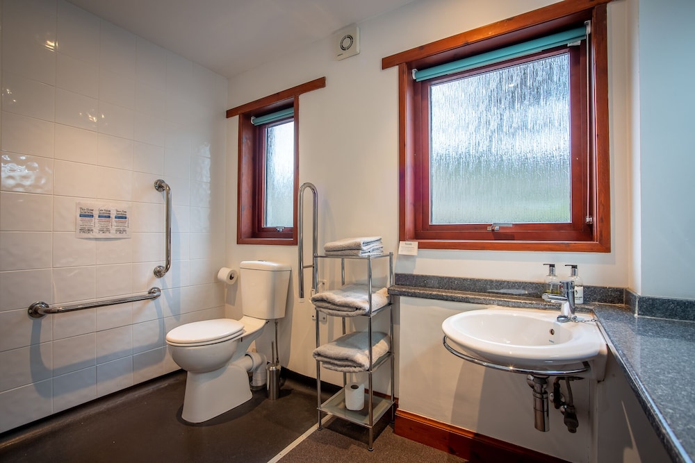 Double Room, Accessible, Ensuite (Pine Marten) photo 3