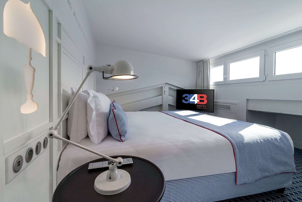 Duplex Apartment, includes soft minibar, courtesy tray, digital press photo 2