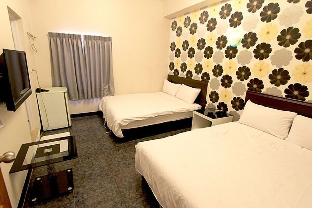 Quadruple Room, Refrigerator