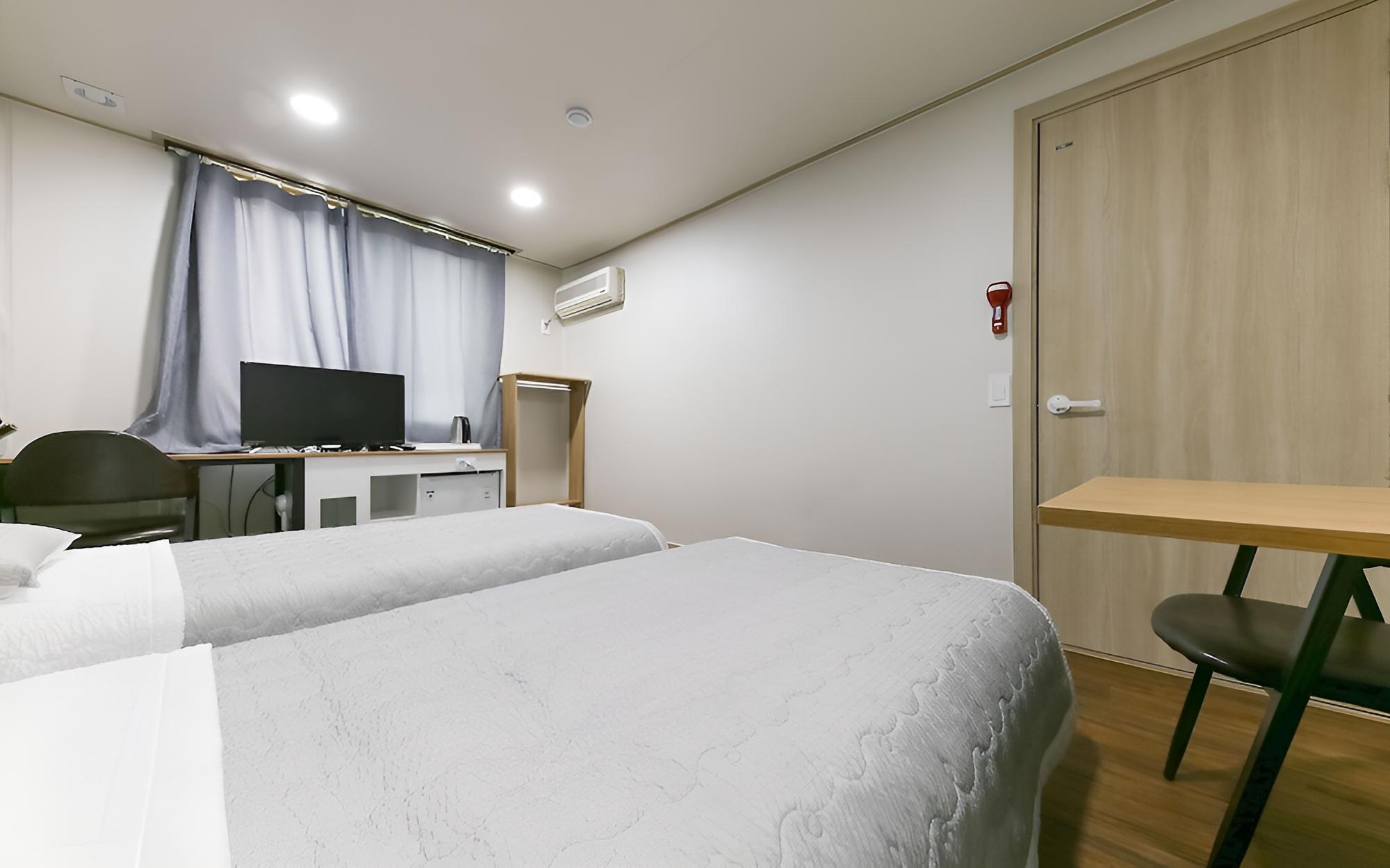 Room (Twin) - Photo 3