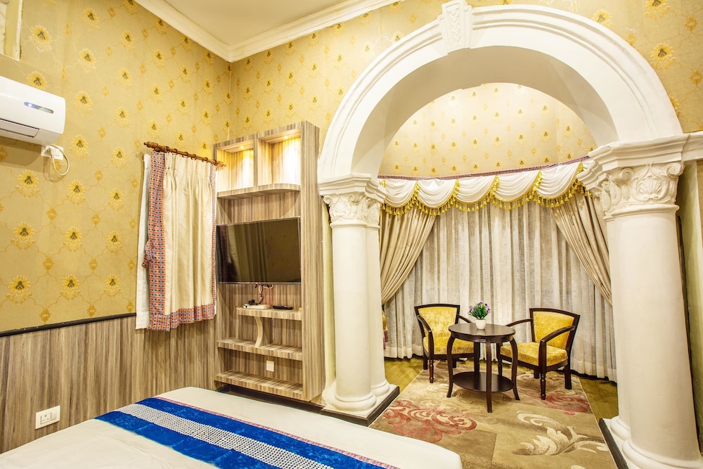 Royal Self-Catering Two Bedroom Apartment