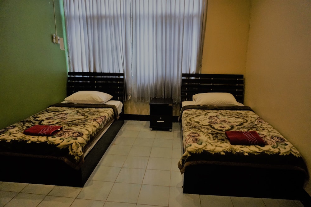 Standard Twin Room With Air-Conditioner photo 2