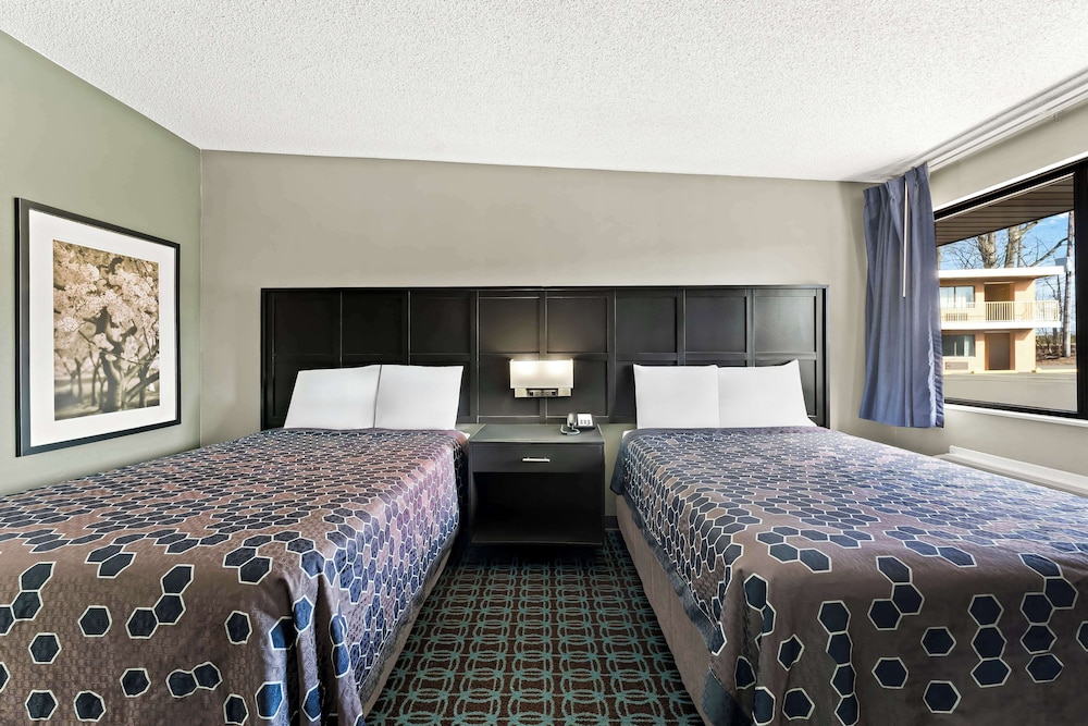 Room, 2 Double Beds - Photo 3