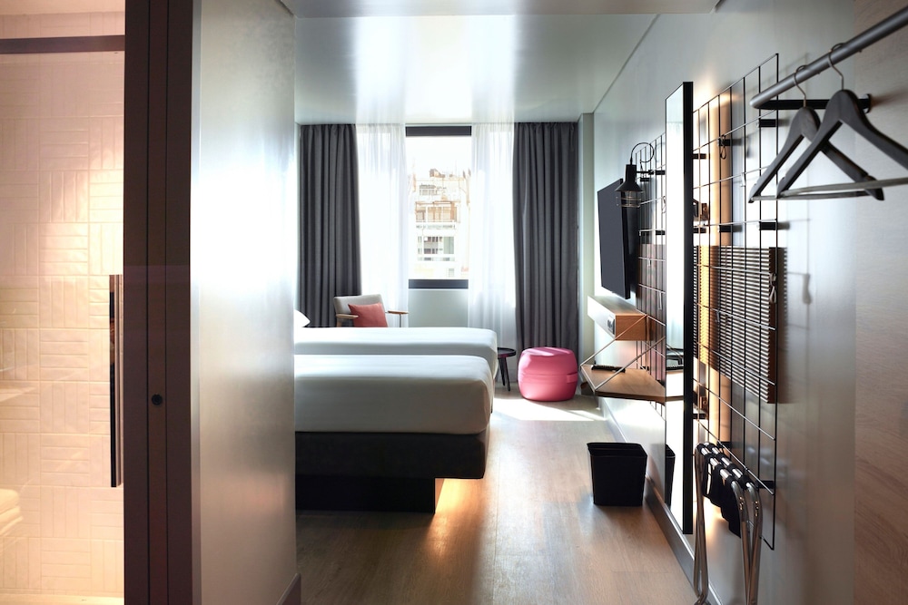Room, 2 Twin Beds (View) thumbnail 5